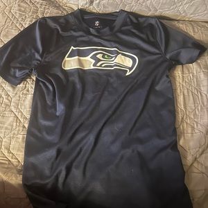Boys Seahawks athletic shirt - excellent condition size 10/12